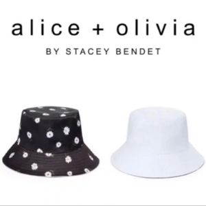 New Alice + Olivia Reversible Bucket Hat (daisy print)